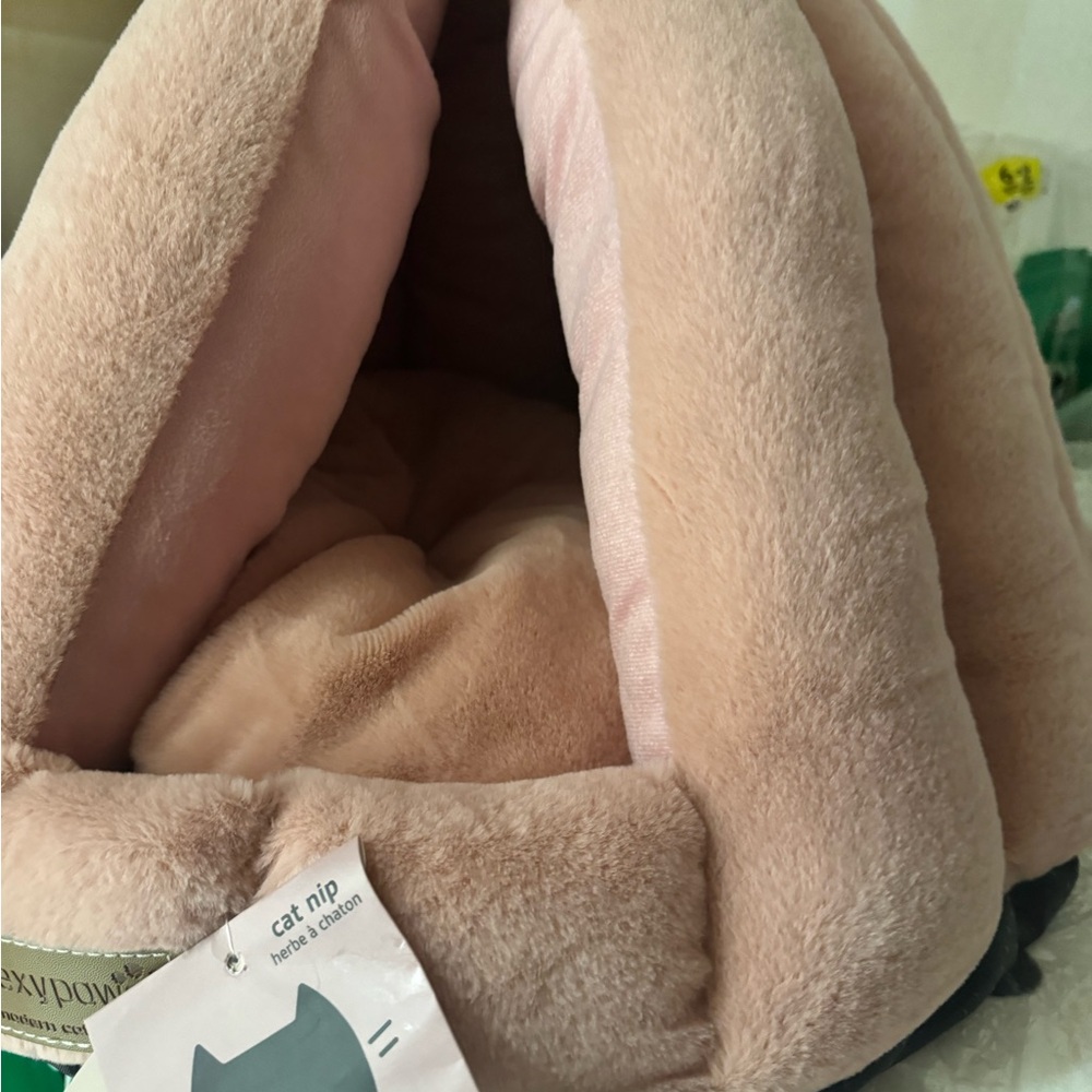 Cozy Pink Cat Bed - catnip - new with tags cozy tee pee style pink bed for cats